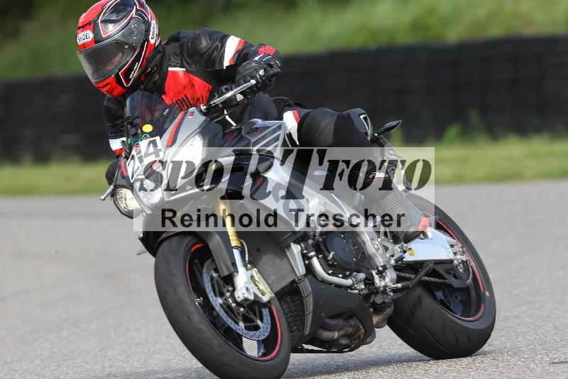 /Archiv-2025/10 23.04.2025 Cornu Master School ADR/gruen-vert/24